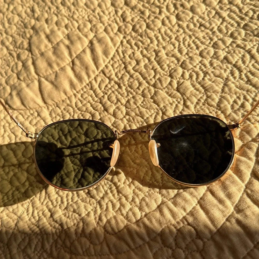 Ray-Ban Round Gold Frame Sunglasses with Black Lenses - Picture 3 of 4